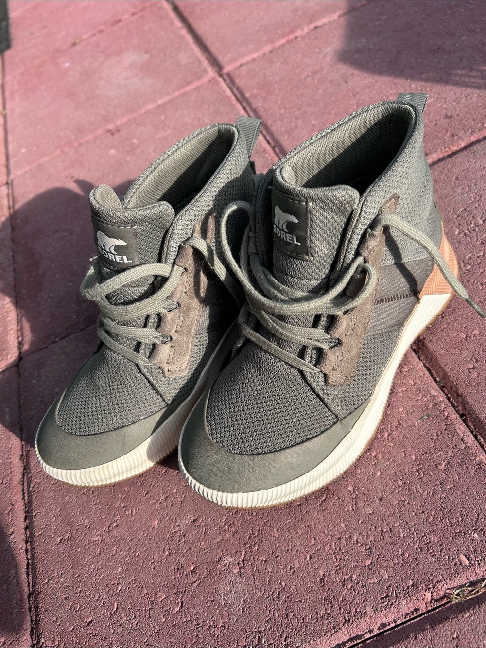 Sorel Olive Green Out ‘N About III Mid Sneakers Size 6